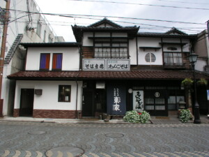 茣蓙九・森九商店街並み