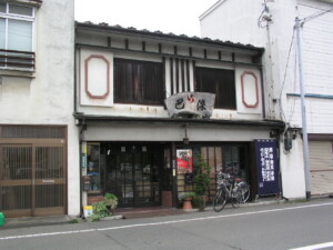 茣蓙九・森九商店街並み